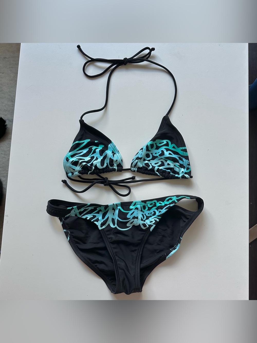Vintage Y2K Billabong Graffiti Black Blue Halter Tie XS/S 10 Bikini Set Logo
To